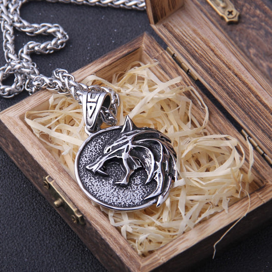 Herald wolf head pendant necklace for Geralt with a The Wild Hunt